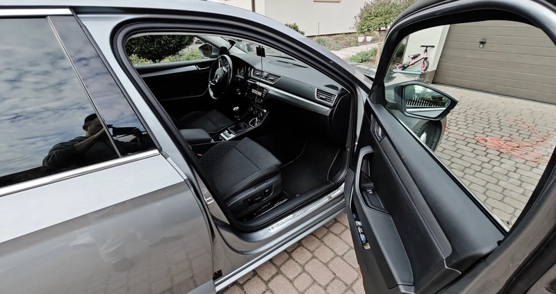 Skoda Superb cena 68000 przebieg: 82000, rok produkcji 2015 z Głubczyce małe 46